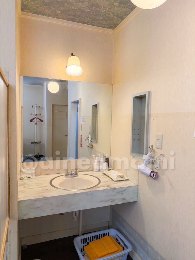 ホテル百貫　サニタリールーム（洗面所）