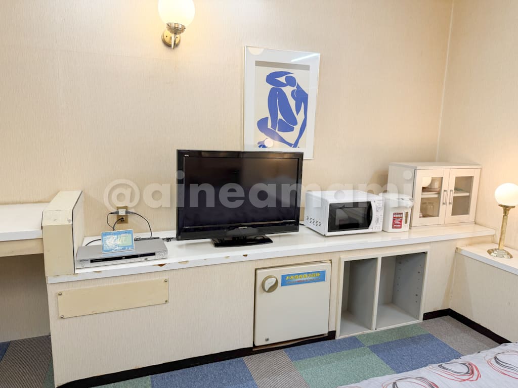 ホテル百貫　111号室ベッドサイド