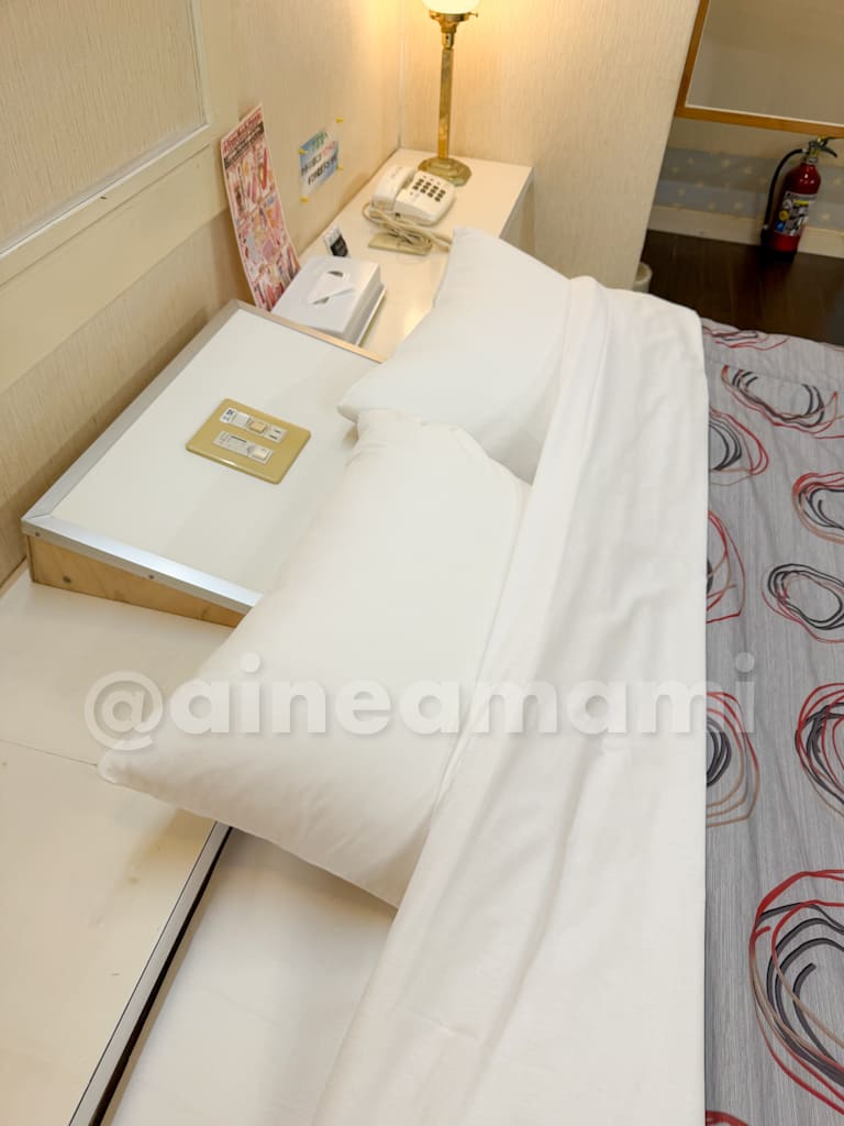 ホテル百貫　枕元